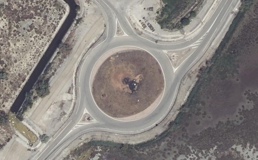 Vue aérienne du Rond-point anonyme n°154026588