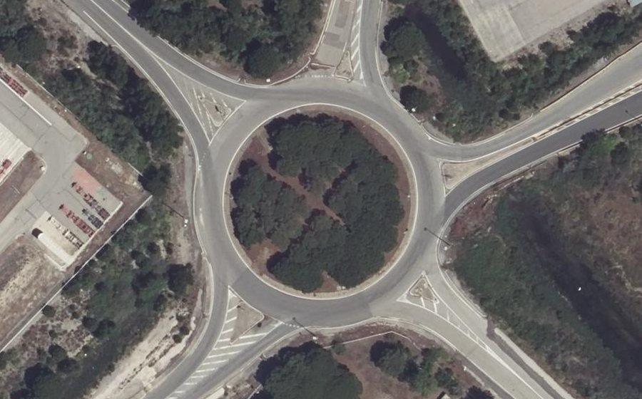 Vue aérienne du Rond-point anonyme n°154026600