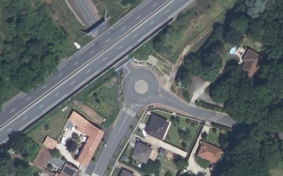 Vue aérienne du Rond-point anonyme n°154042641