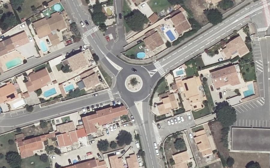 Vue aérienne du Rond-point anonyme n°154044998