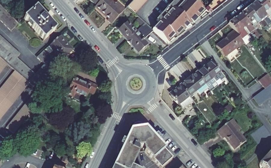 Vue aérienne du Rond-point anonyme n°154053137