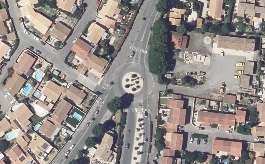 Vue aérienne du Rond-point anonyme n°154071135