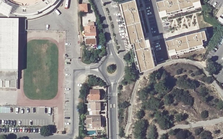 Vue aérienne du Rond-point anonyme n°154071137