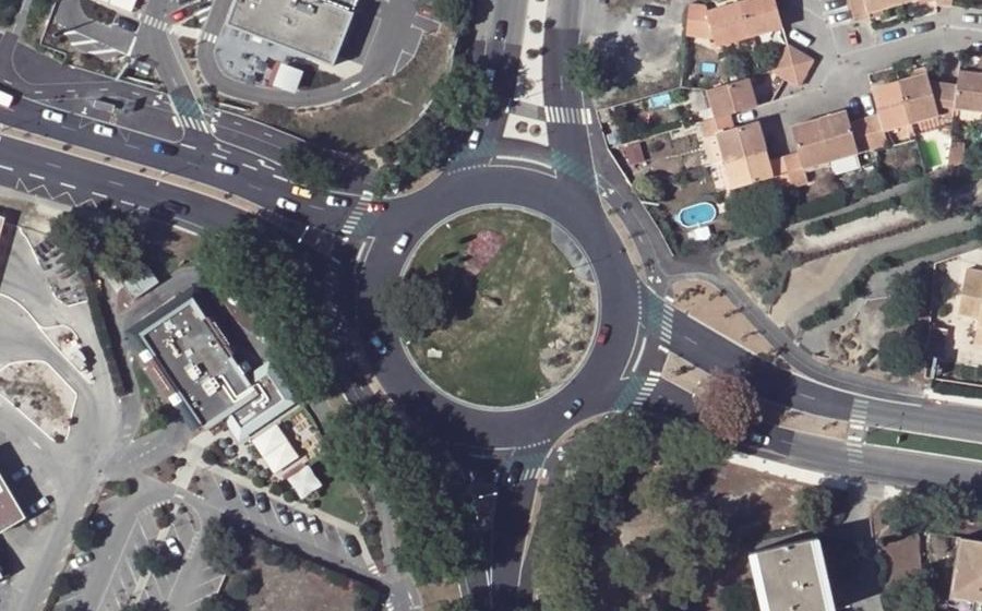 Vue aérienne du Rond-point anonyme n°154071161