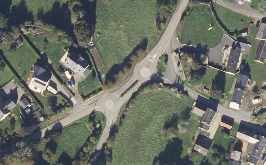 Vue aérienne du Rond-point anonyme n°154072250