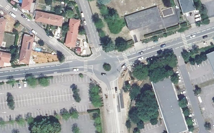 Vue aérienne du Rond-point anonyme n°154123751