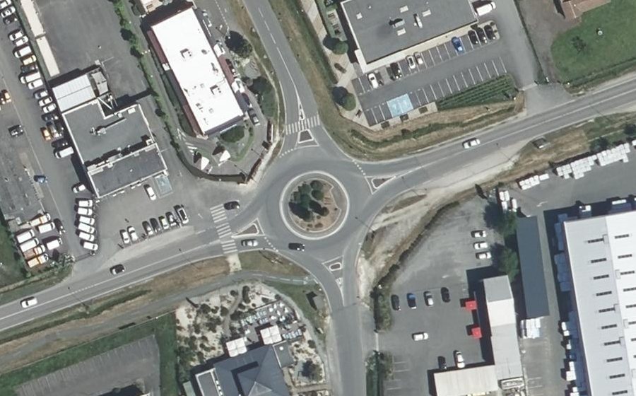 Vue aérienne du Rond-point anonyme n°154145054