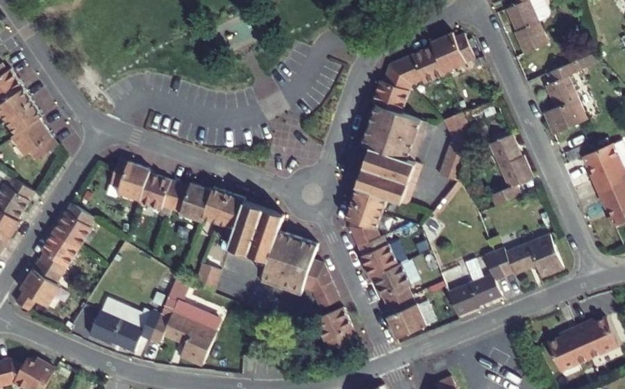 Vue aérienne du Rond-point anonyme n°154191844
