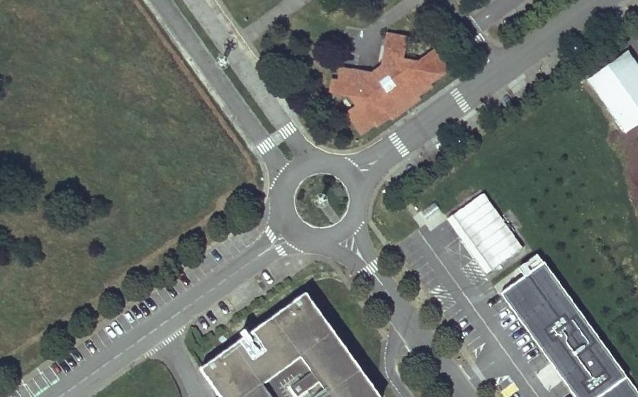 Vue aérienne du Rond-point anonyme n°154202528