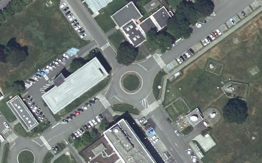 Vue aérienne du Rond-point anonyme n°154202529