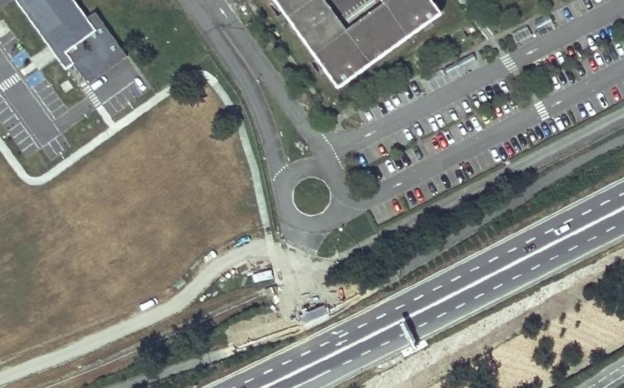 Vue aérienne du Rond-point anonyme n°154202530
