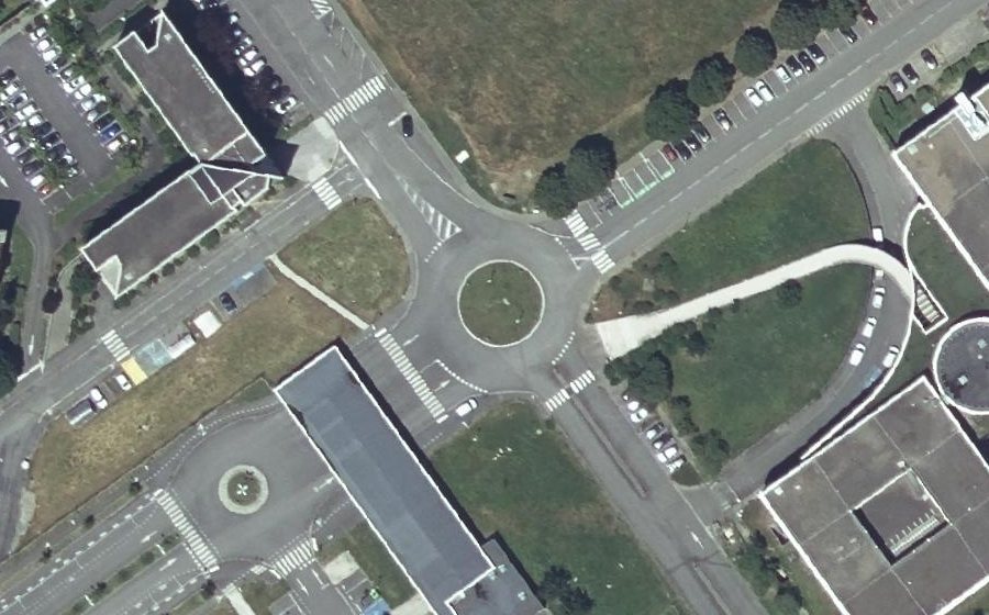 Vue aérienne du Rond-point anonyme n°154202538