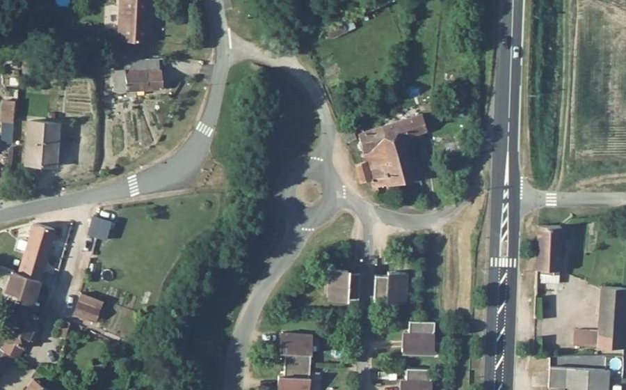 Vue aérienne du Rond-point anonyme n°154207519