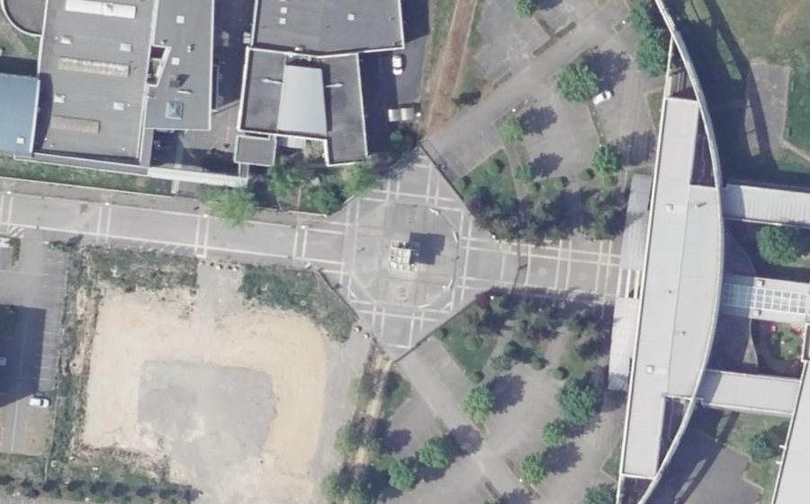 Vue aérienne du Rond-point anonyme n°154228989