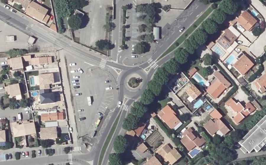 Vue aérienne du Rond-point anonyme n°154288238
