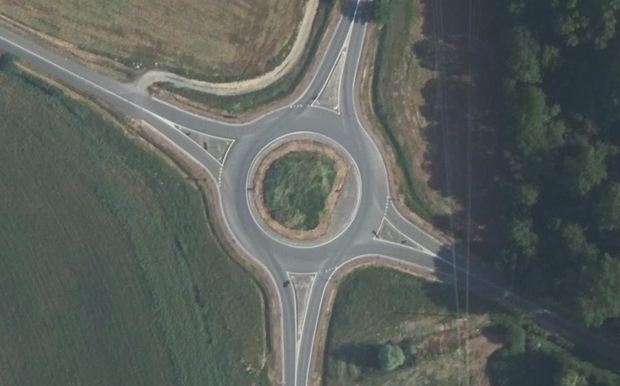 Vue aérienne du Rond-point anonyme n°154288748