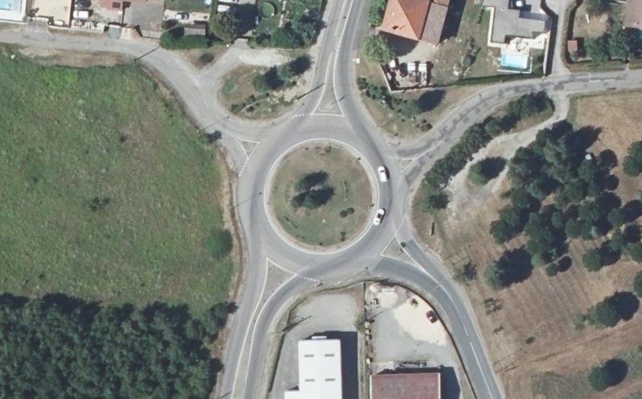 Vue aérienne du Rond-point anonyme n°154298932