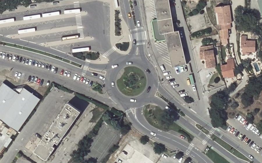 Vue aérienne du Rond-point anonyme n°154302322