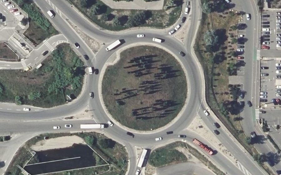 Vue aérienne du Rond-point anonyme n°154302329