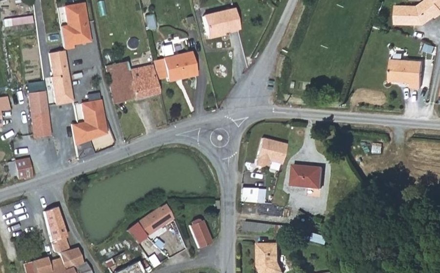 Vue aérienne du Rond-point anonyme n°1543030917