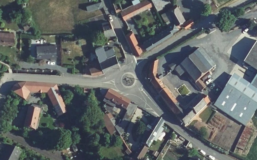 Vue aérienne du Rond-point anonyme n°154323543