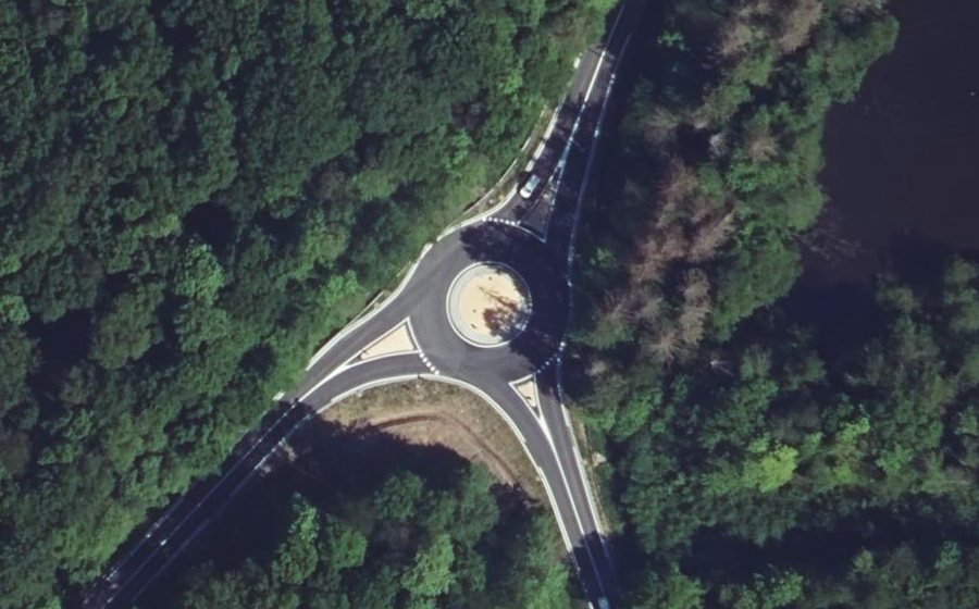 Vue aérienne du Rond-point anonyme n°1543237675