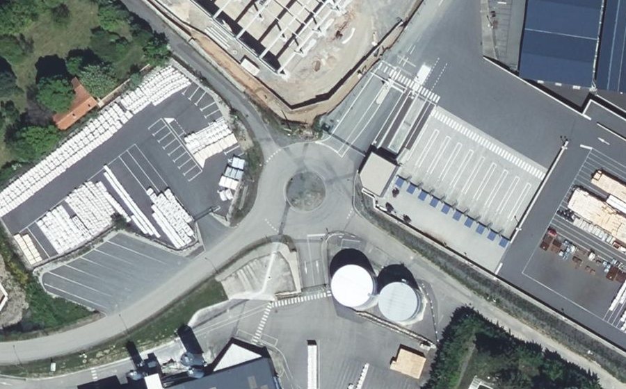 Vue aérienne du Rond-point anonyme n°154338963