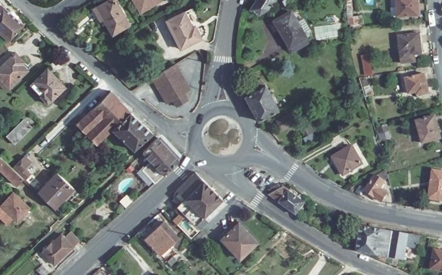 Vue aérienne du Rond-point anonyme n°154354083