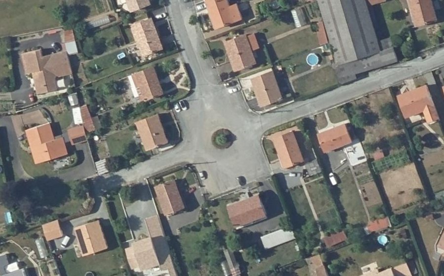 Vue aérienne du Rond-point anonyme n°1543973434