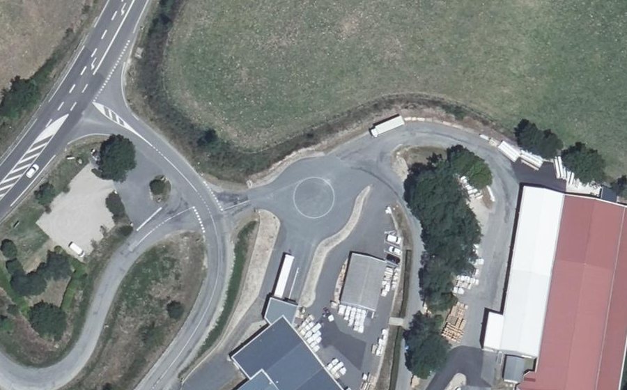 Vue aérienne du Rond-point anonyme n°1544507905
