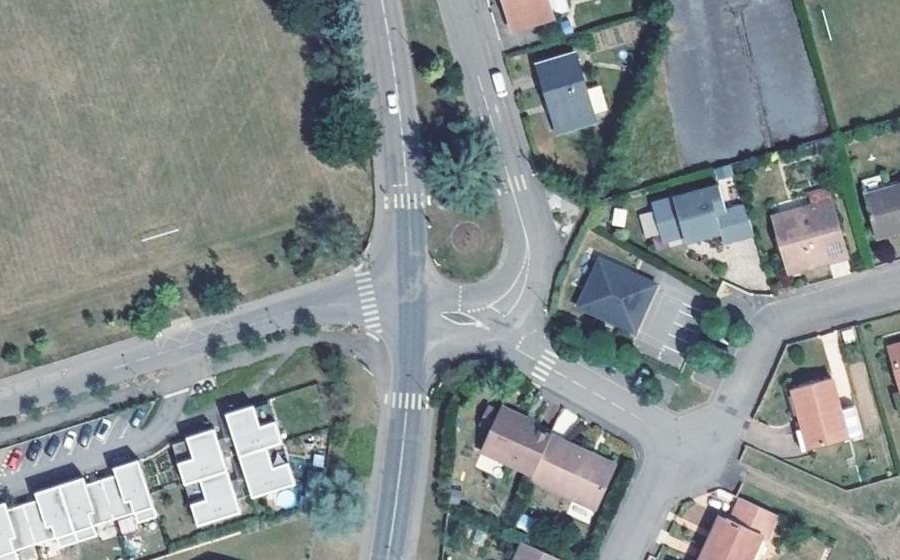 Vue aérienne du Rond-point anonyme n°1544781296
