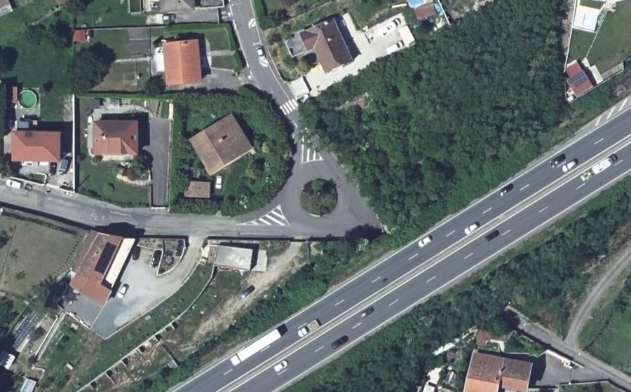 Vue aérienne du Rond-point anonyme n°154516381