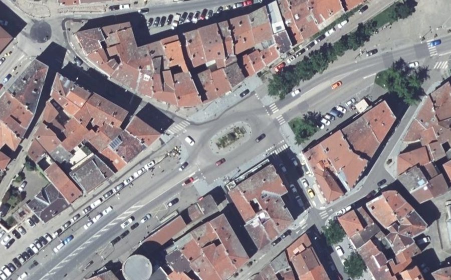 Vue aérienne du Rond-point anonyme n°154519194