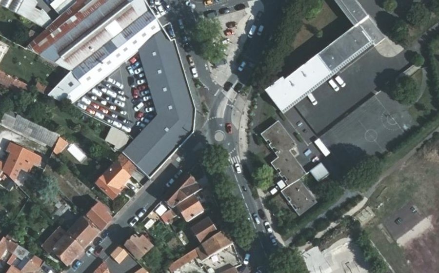 Vue aérienne du Rond-point anonyme n°1545260715