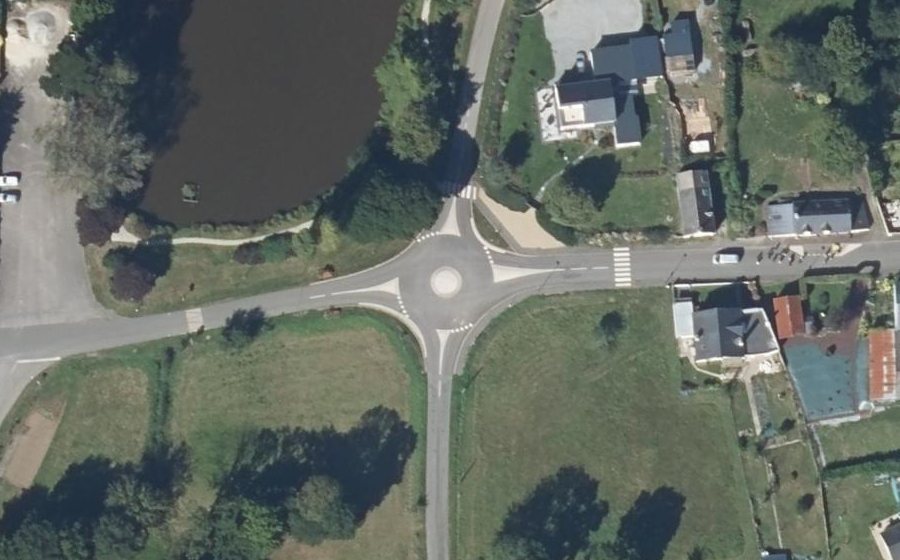 Vue aérienne du Rond-point anonyme n°1545322082