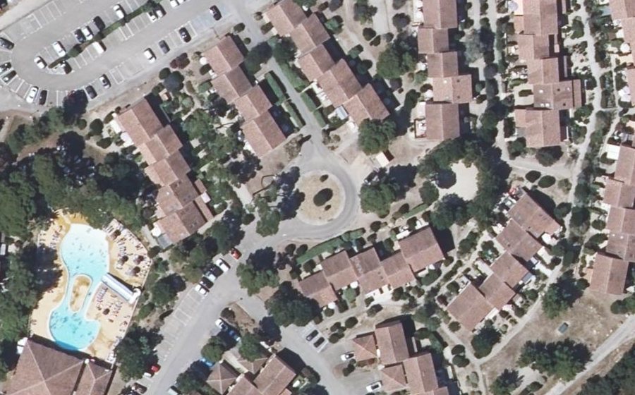 Vue aérienne du Rond-point anonyme n°154549479