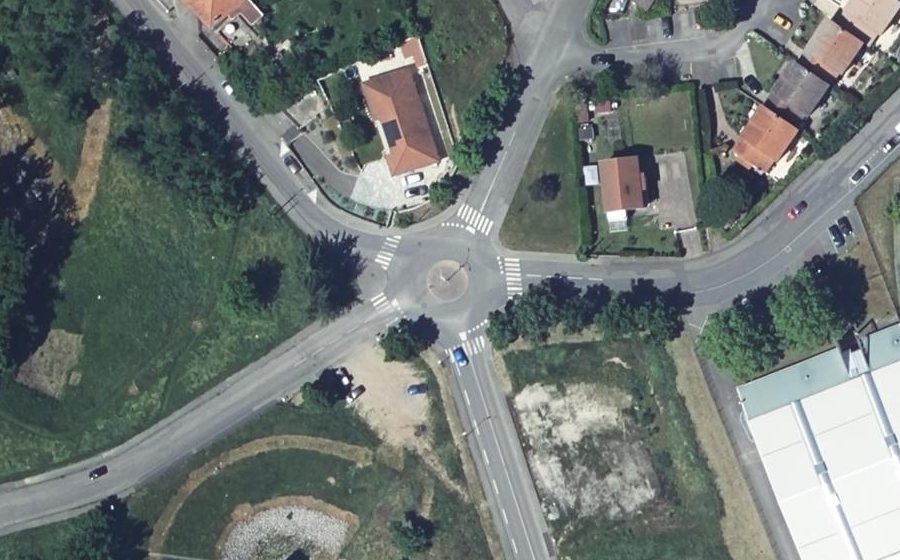 Vue aérienne du Rond-point anonyme n°154558350