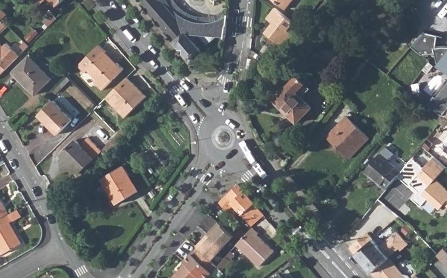 Vue aérienne du Rond-point anonyme n°154558553