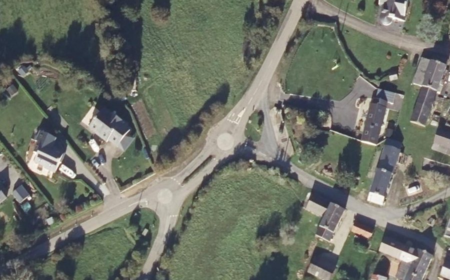 Vue aérienne du Rond-point anonyme n°154580557