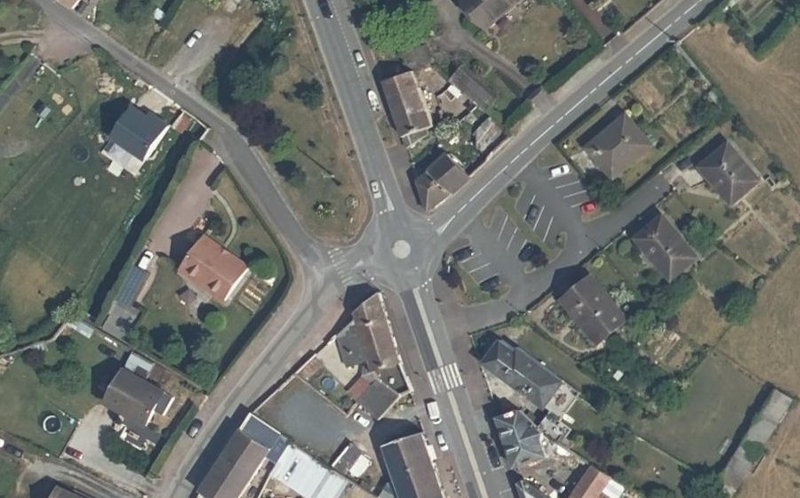 Vue aérienne du Rond-point anonyme n°1546300451