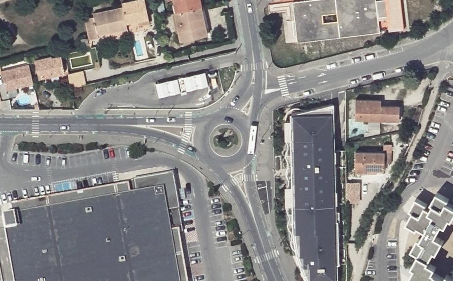 Vue aérienne du Rond-point anonyme n°154652751