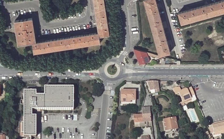 Vue aérienne du Rond-point anonyme n°154652752