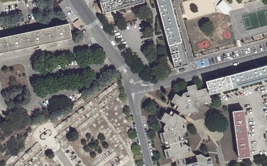 Vue aérienne du Rond-point anonyme n°154656397
