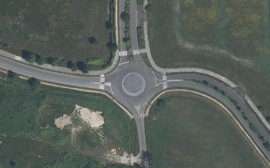 Vue aérienne du Rond-point anonyme n°154720551