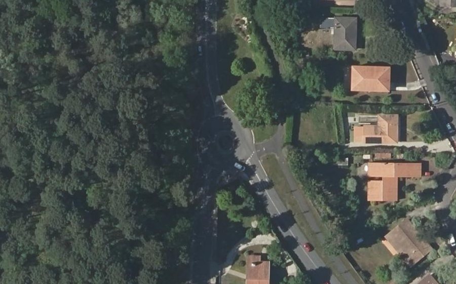 Vue aérienne du Rond-point anonyme n°154726317