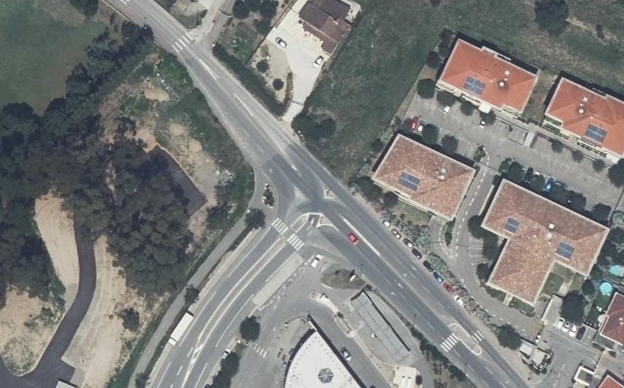 Vue aérienne du Rond-point anonyme n°154743815