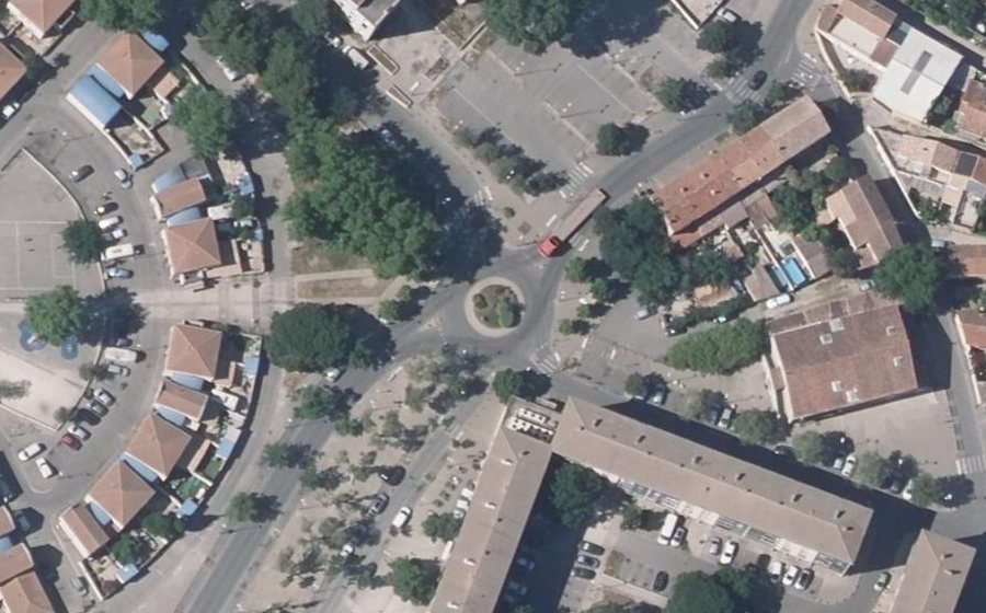 Vue aérienne du Rond-point anonyme n°154816754