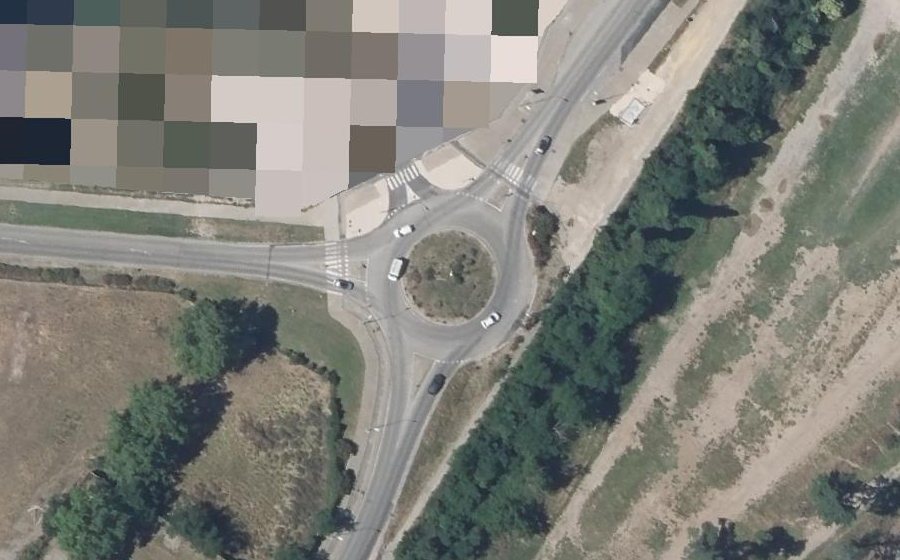 Vue aérienne du Rond-point anonyme n°154816758