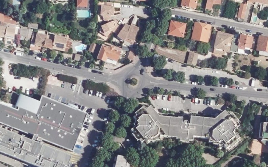 Vue aérienne du Rond-point anonyme n°154840031