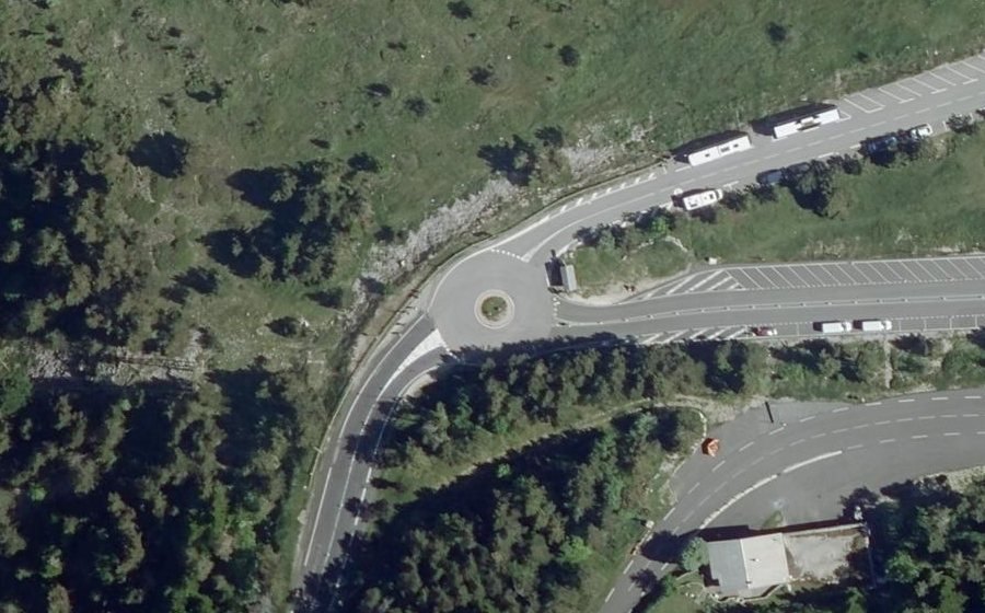 Vue aérienne du Rond-point anonyme n°154858071
